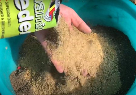 Úspěšný feeder na jaře: Špičkové kořeněné krmení na kapry do jarní vody! Tohle jezdí!